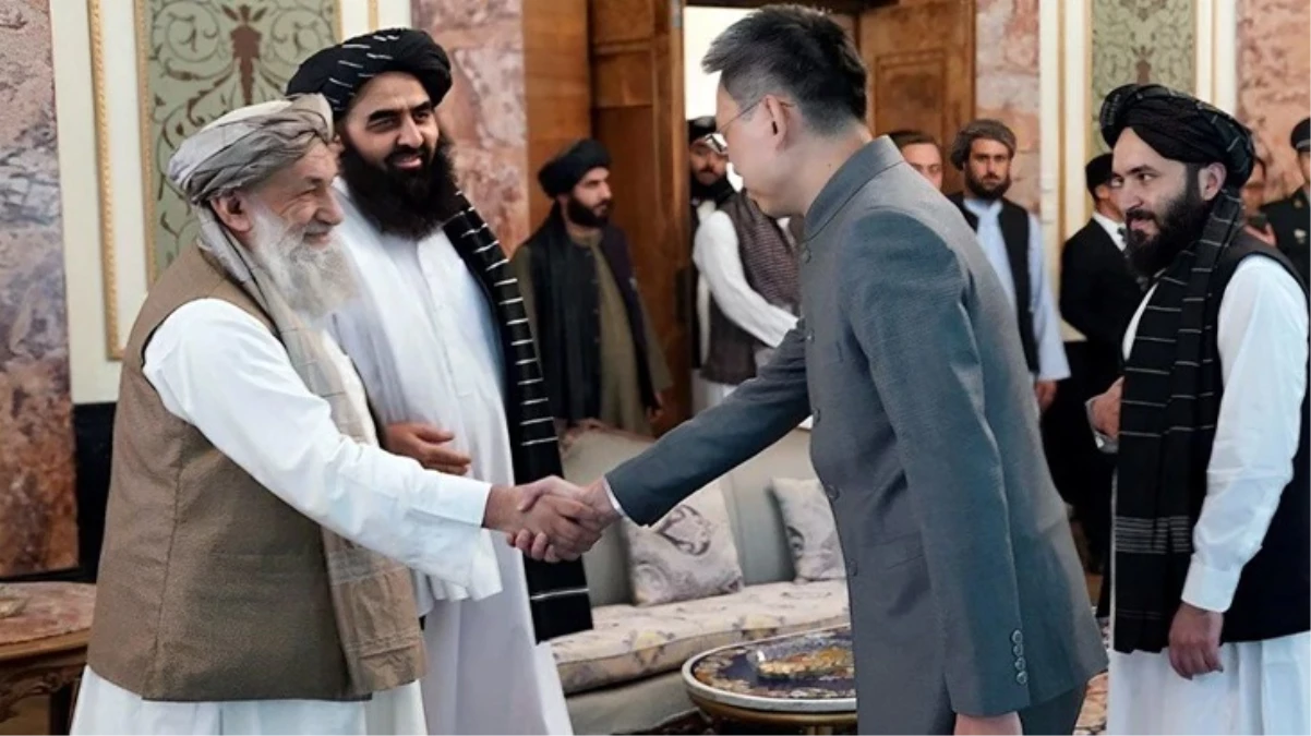Çin\'in yeni Kabil Büyükelçisi, Taliban\'a güven mektubu sundu