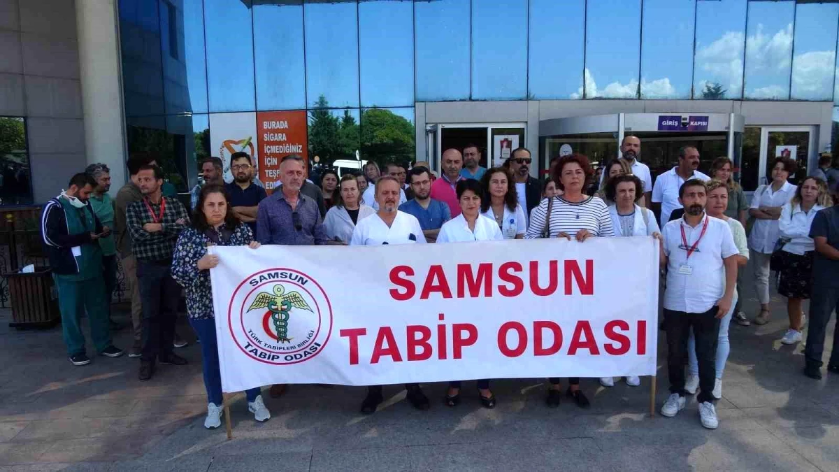 Samsun\'da Doktorlar Silah Zoruyla Kaçırılan Meslektaşlarına Tepki Gösterdi