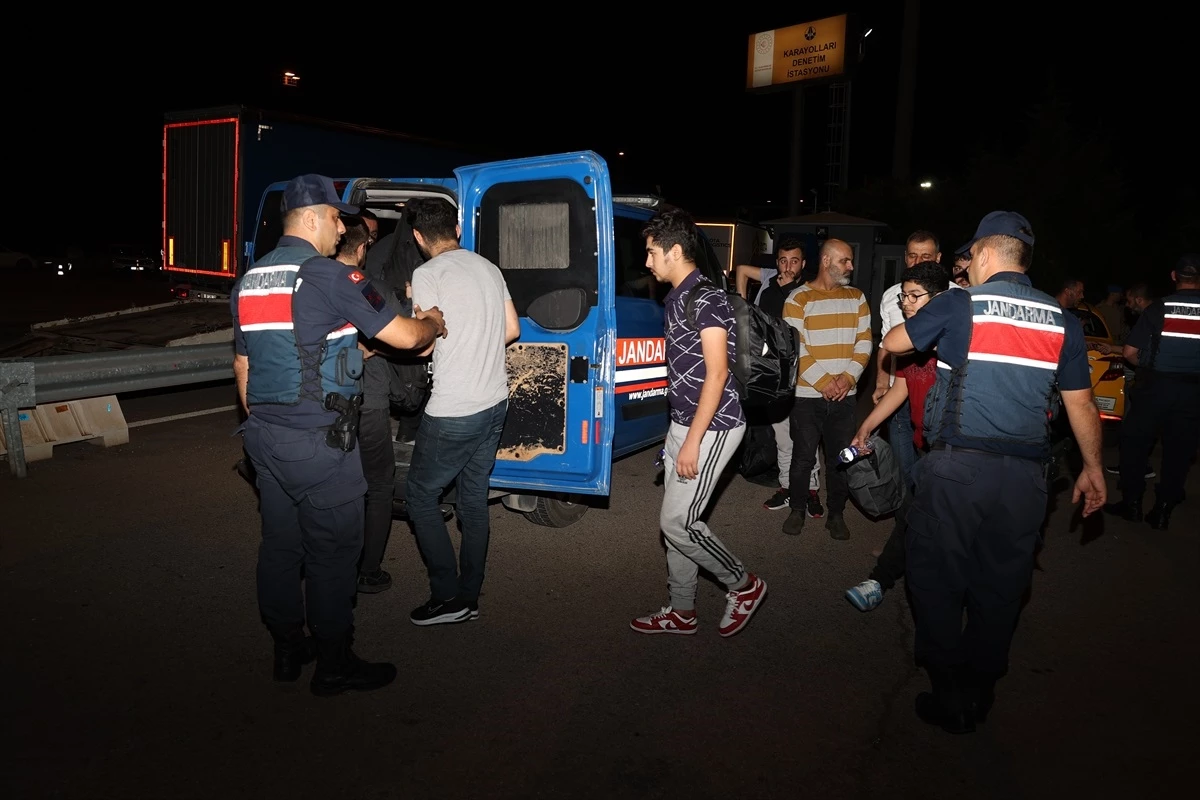 Edirne\'de 322 düzensiz göçmen yakalandı
