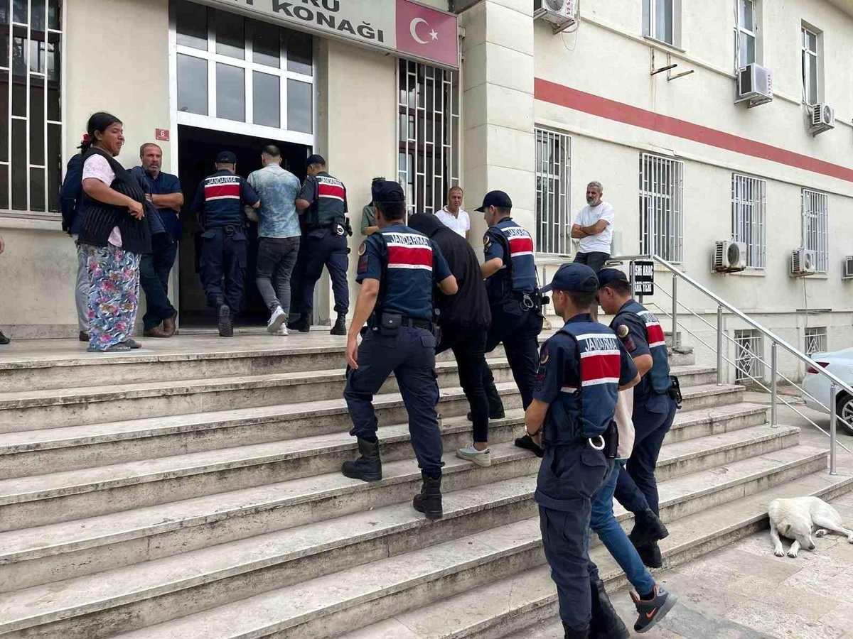 Edirne\'de 602 kaçak göçmen yakalandı, 19 organizatör tutuklandı