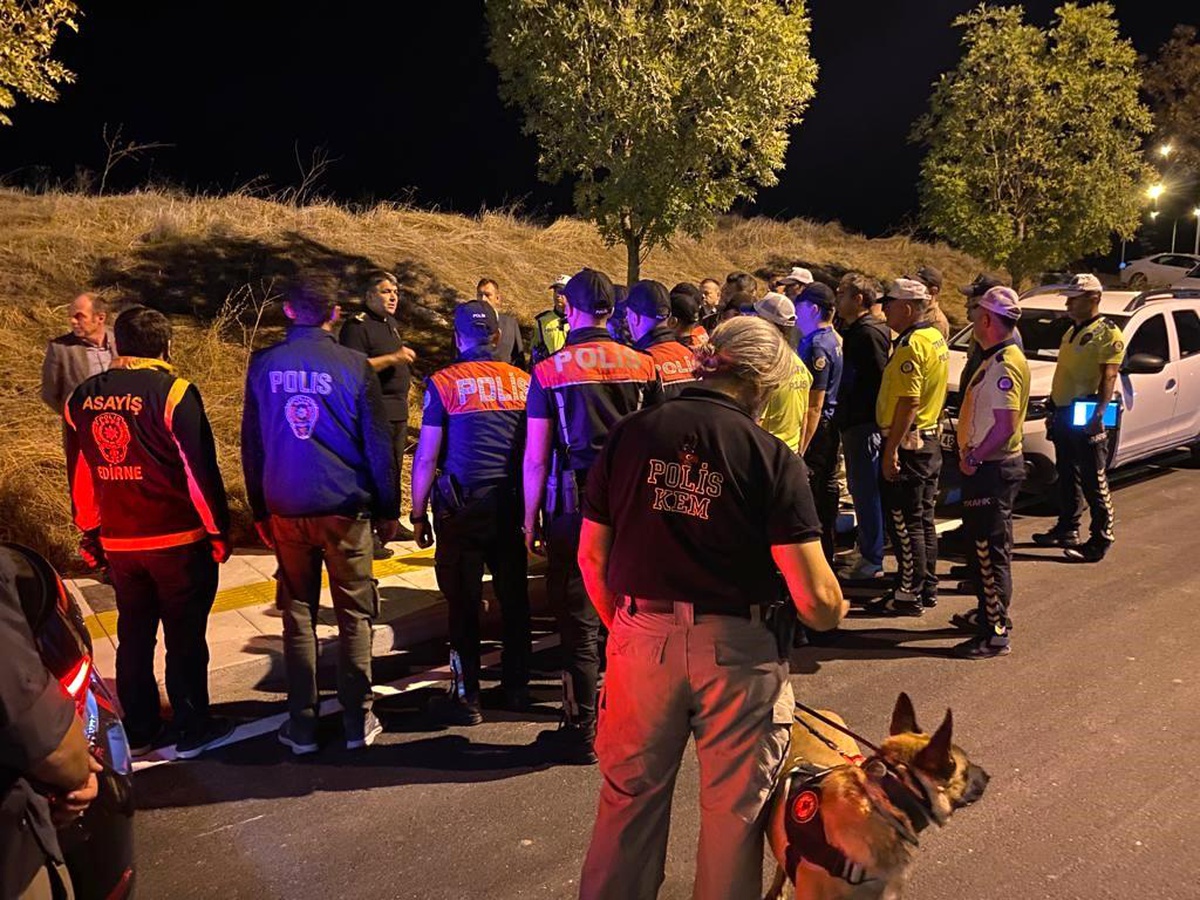 Edirne\'de Şok Uygulama: 83 Emniyet Personeli Katıldı