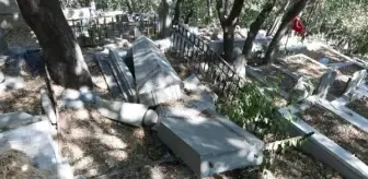 Eyüpsultan Mezarlığı Definecilerin Hedefi Oldu