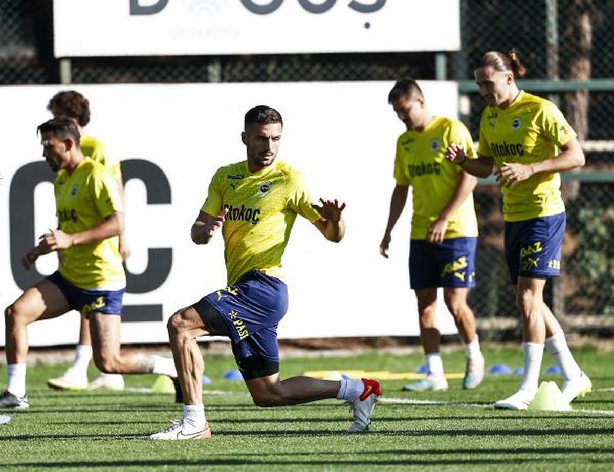 Fenerbahçe, Antalyaspor maçı için hazırlıklarını sürdürüyor