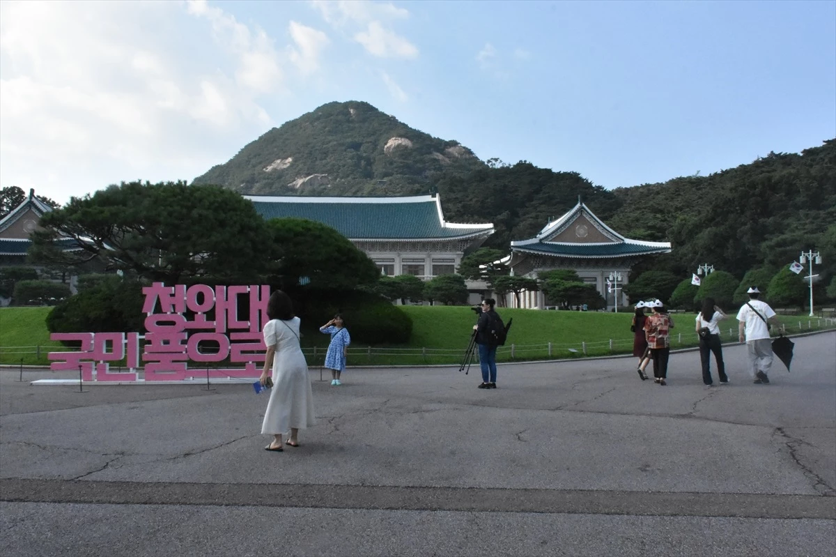 Güney Kore\'deki Mavi Saray\'a 400 Bin Ziyaretçi