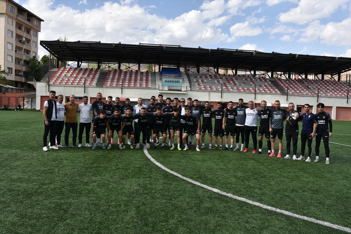 ASKF Hakkari Başkanlığı, Hakkarigücüspor ve Hakkari ZAP Spor\'a moral ziyaretinde bulundu