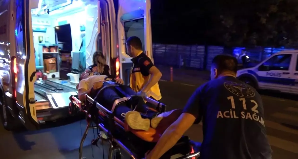 İzmit\'te Halk Otobüsü ile Otomobil Çarpıştı: 1 Yaralı