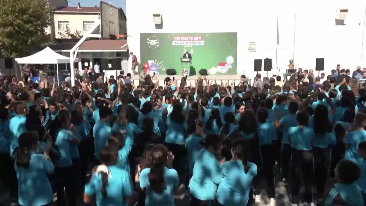 İbb, 2023-24 Eğitim-Öğretim Yılı Kırtasiye Seti Dağıtımını Başlattı