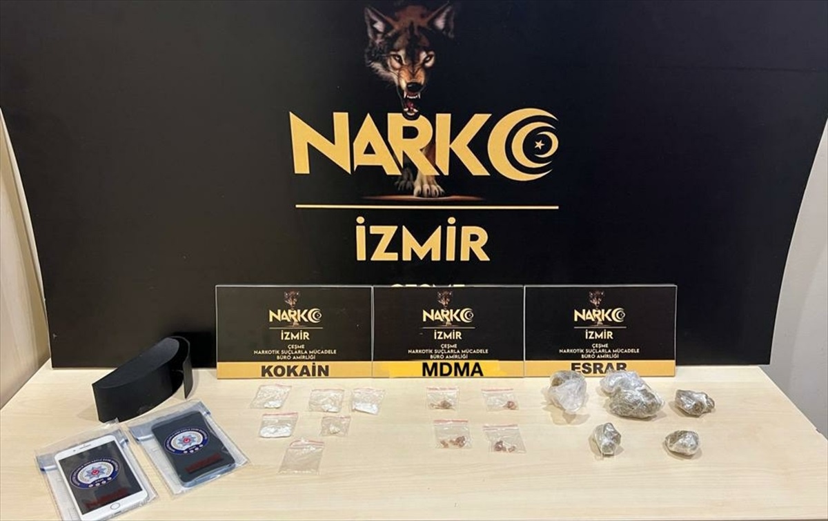 İzmir\'de uyuşturucu ile yakalanan 2 şüpheli tutuklandı