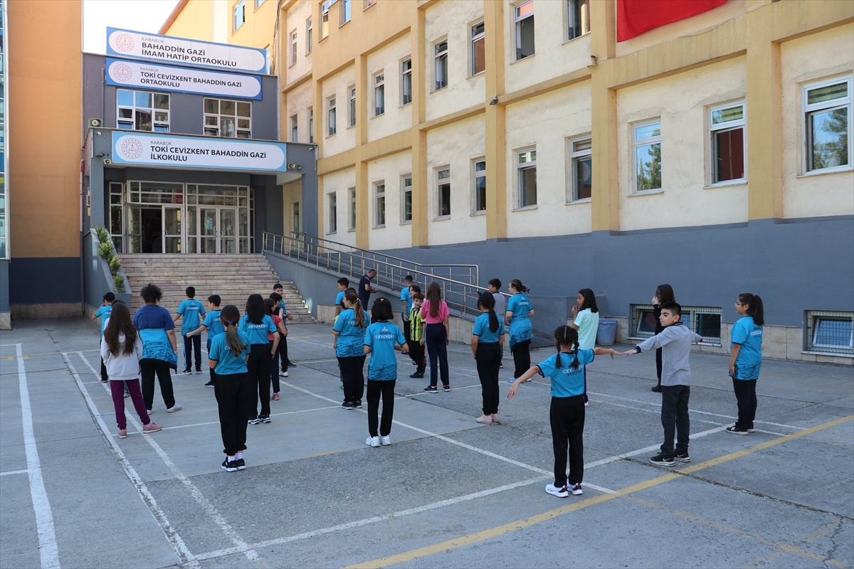 Karabük\'te Öğrenciler Egzersiz ve Geleneksel Oyunlarla Derslere Zinde Başlıyor