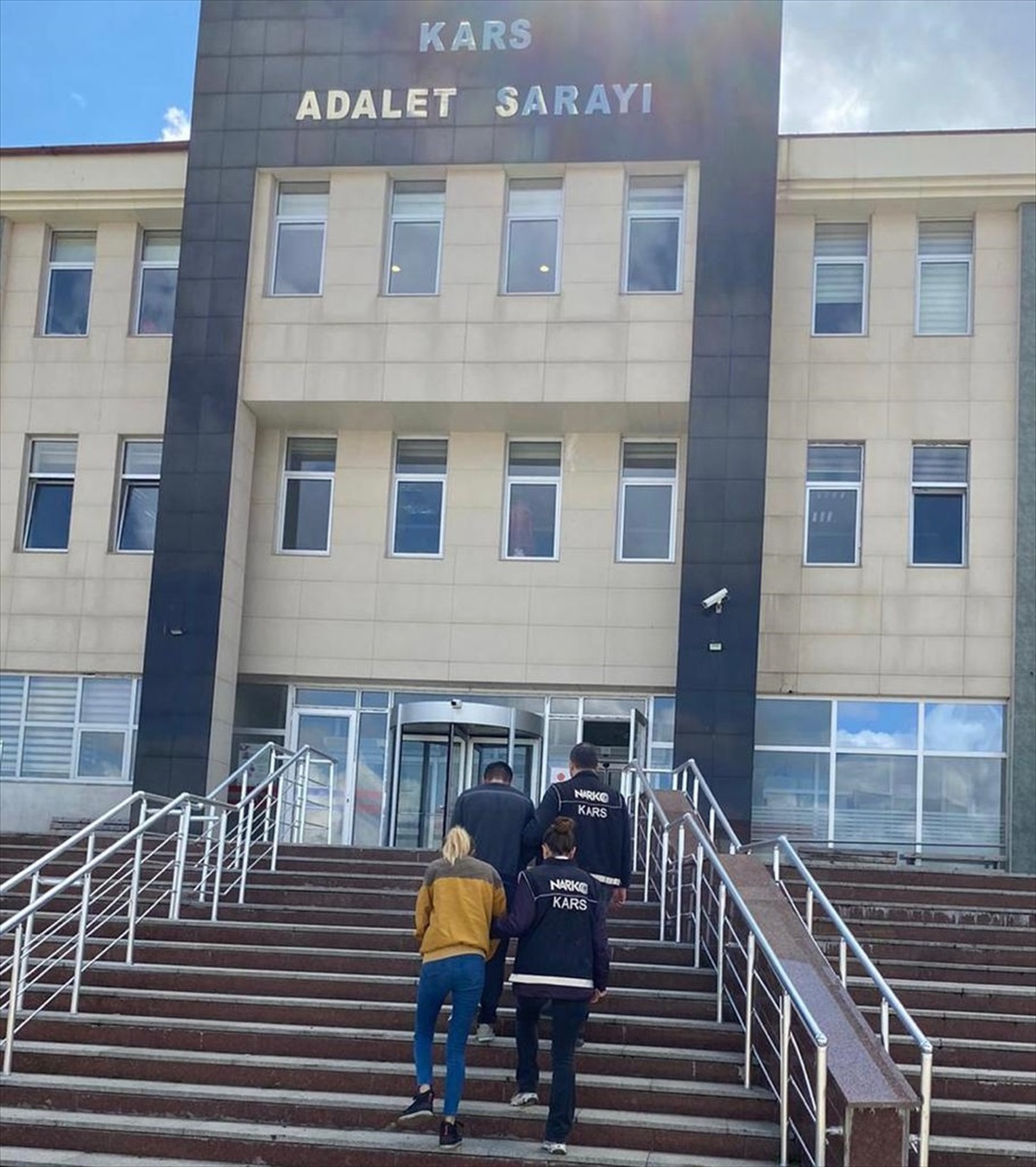 Kars\'ta Uyuşturucu Operasyonunda 2 Şüpheli Tutuklandı
