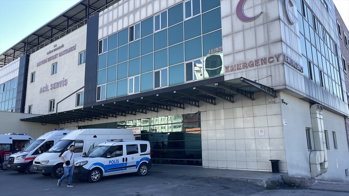 Kayseri\'de Polis Memuru, Emniyet Binasında Tartıştığı Teknikeri Öldürdü