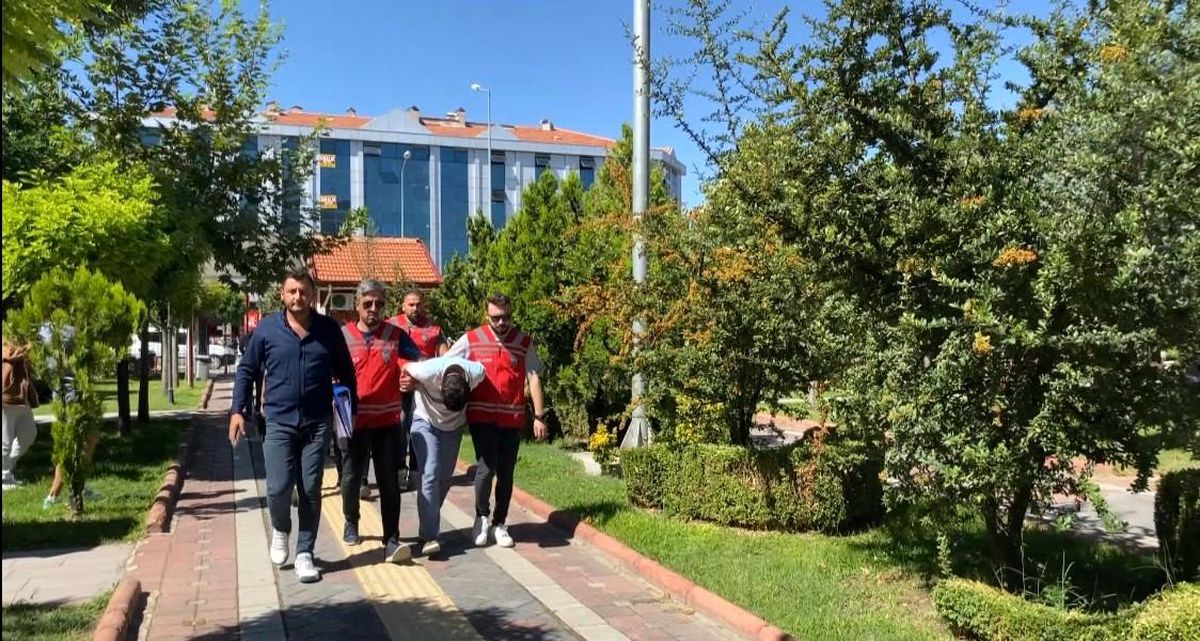 Isparta\'da Polis Rolü Oynayan Dolandırıcılar Tutuklandı