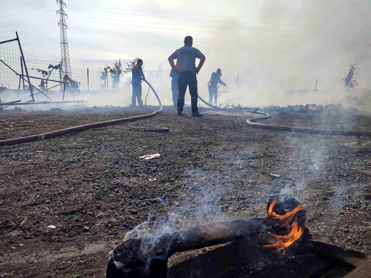 Keşan\'da bir depoda çıkan yangın büyümeden söndürüldü