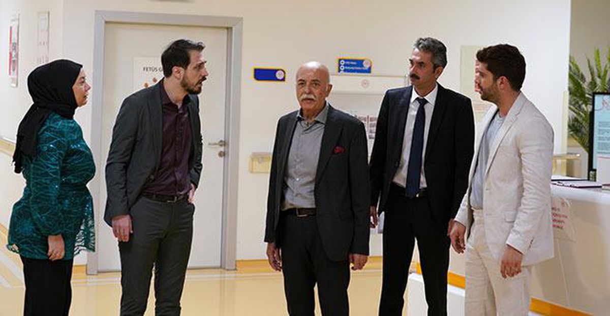 Kızılcık Şerbeti\'nin 30. Bölümünde Büyük Olaylar Yaşanıyor