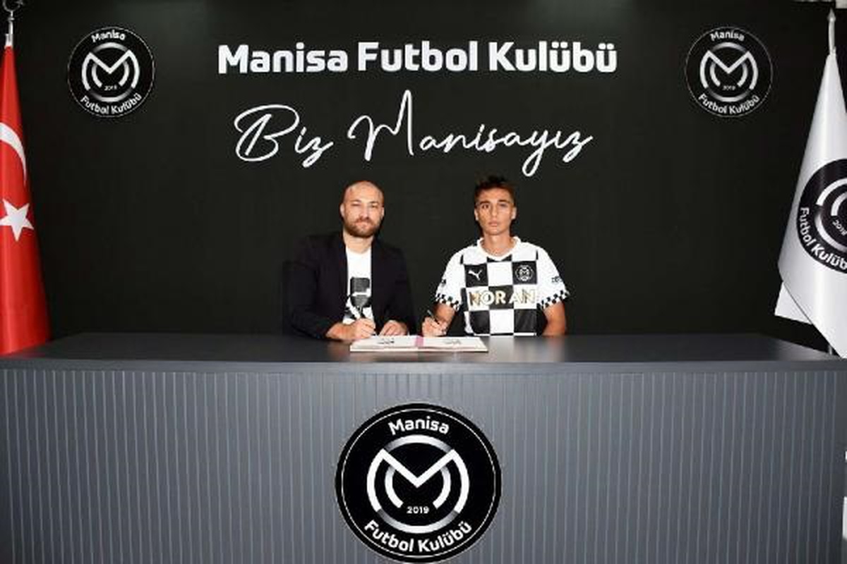Manisa FK, altyapı oyuncusu Emre Akboğa ile profesyonel sözleşme imzaladı