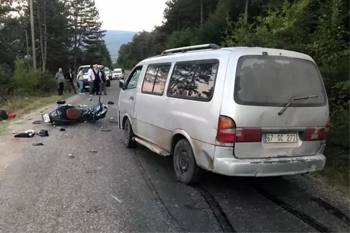 Bolu\'da minibüsle çarpışan motosiklet sürücüsü hayatını kaybetti