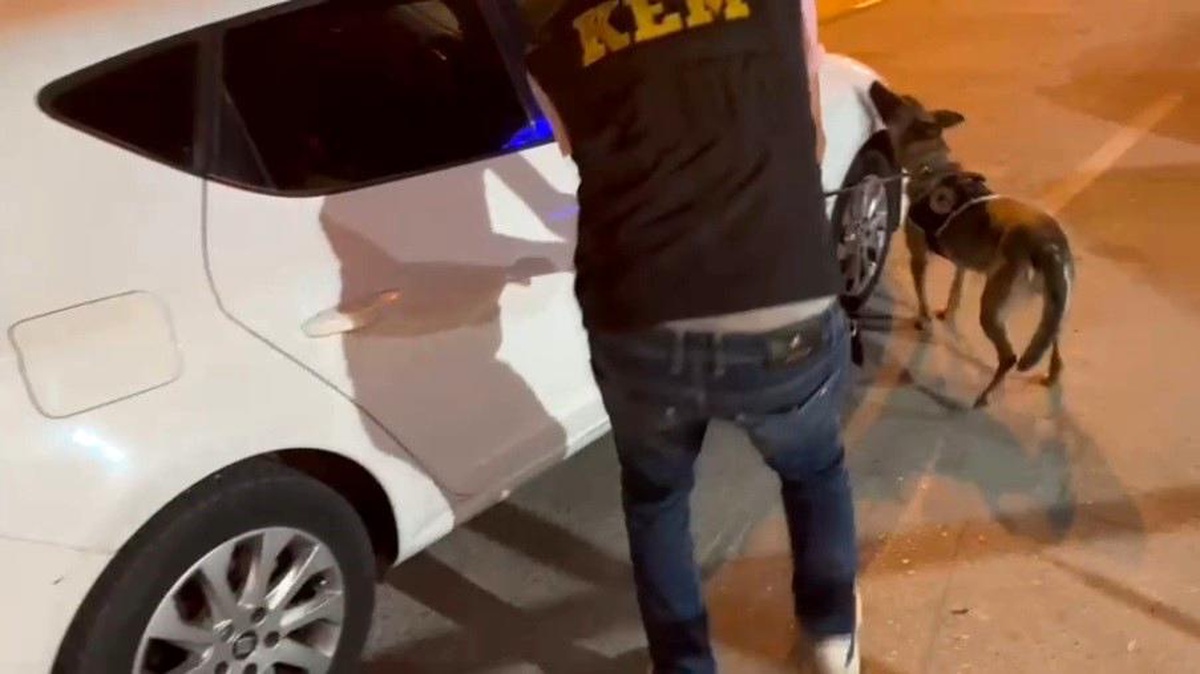 İzmir ve Çeşme\'de Uyuşturucu Operasyonu: 3 Tutuklama