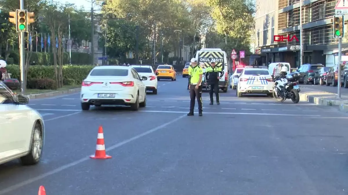 İstanbul\'da Okul Servislerine Denetim: Bir Görevliye İkaz Yeleği Olmadığı İçin Cezai İşlem Uygulandı