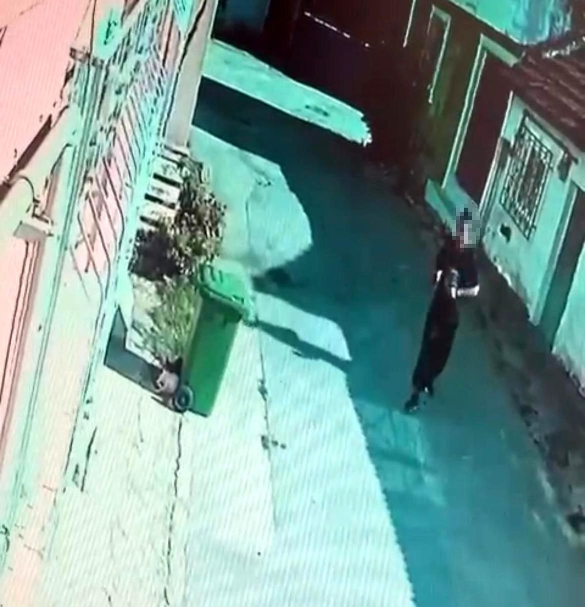 Bursa\'da Şüpheli Kişi Balkona Tırmanıp Kıyafetleri Çaldı