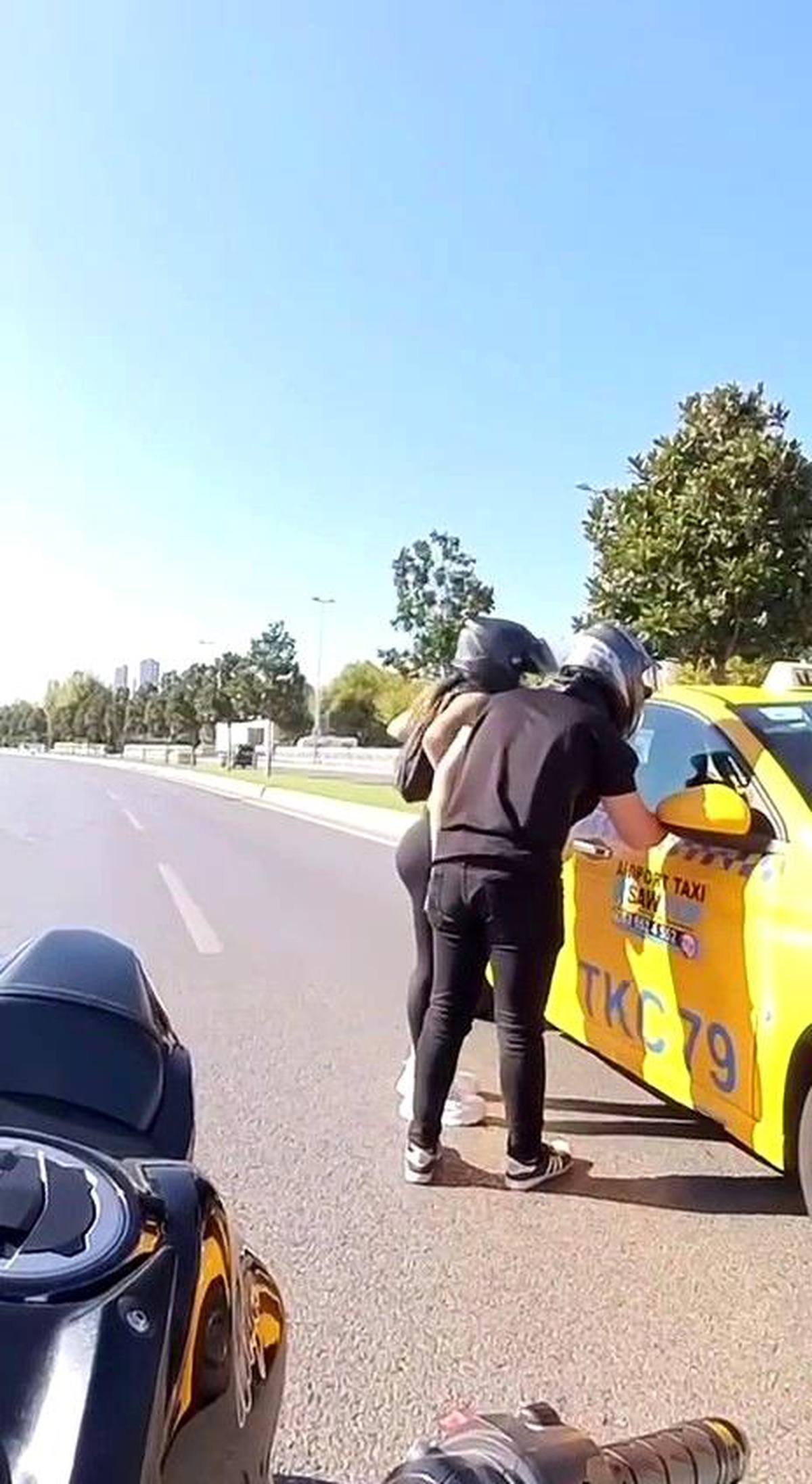 Pendik\'te Motosiklet Sürücüsü, Kaçan Taksiciyi Yakaladı
