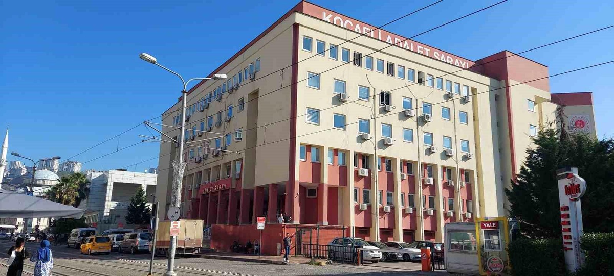 Kendisini savcı olarak tanıtan sanık, yaşlı adamı dolandırdı