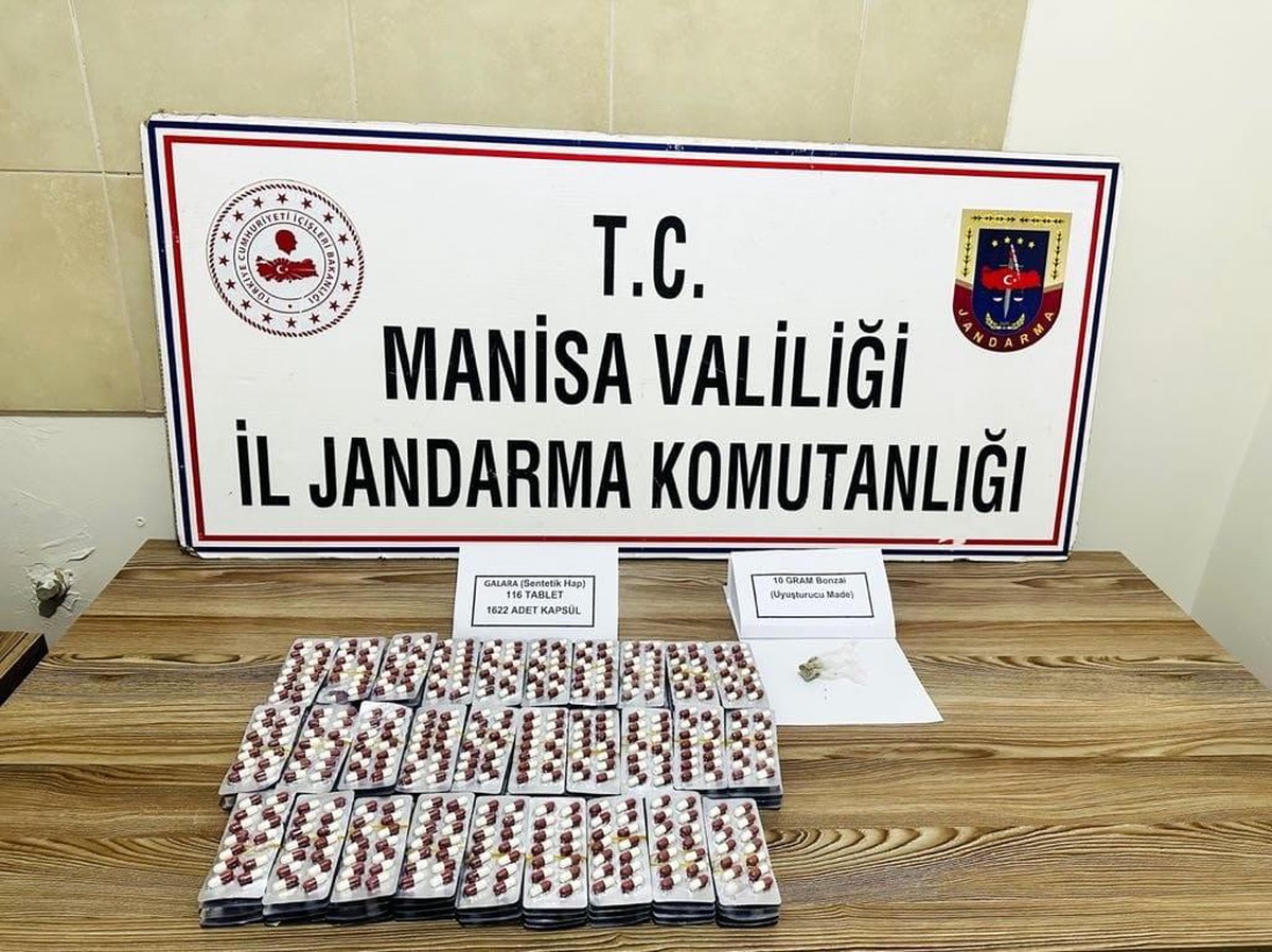 Salihli\'de Uyuşturucu Operasyonu: Bin 622 Adet Sentetik Ecza ve 10 Gram Bonzai Ele Geçirildi