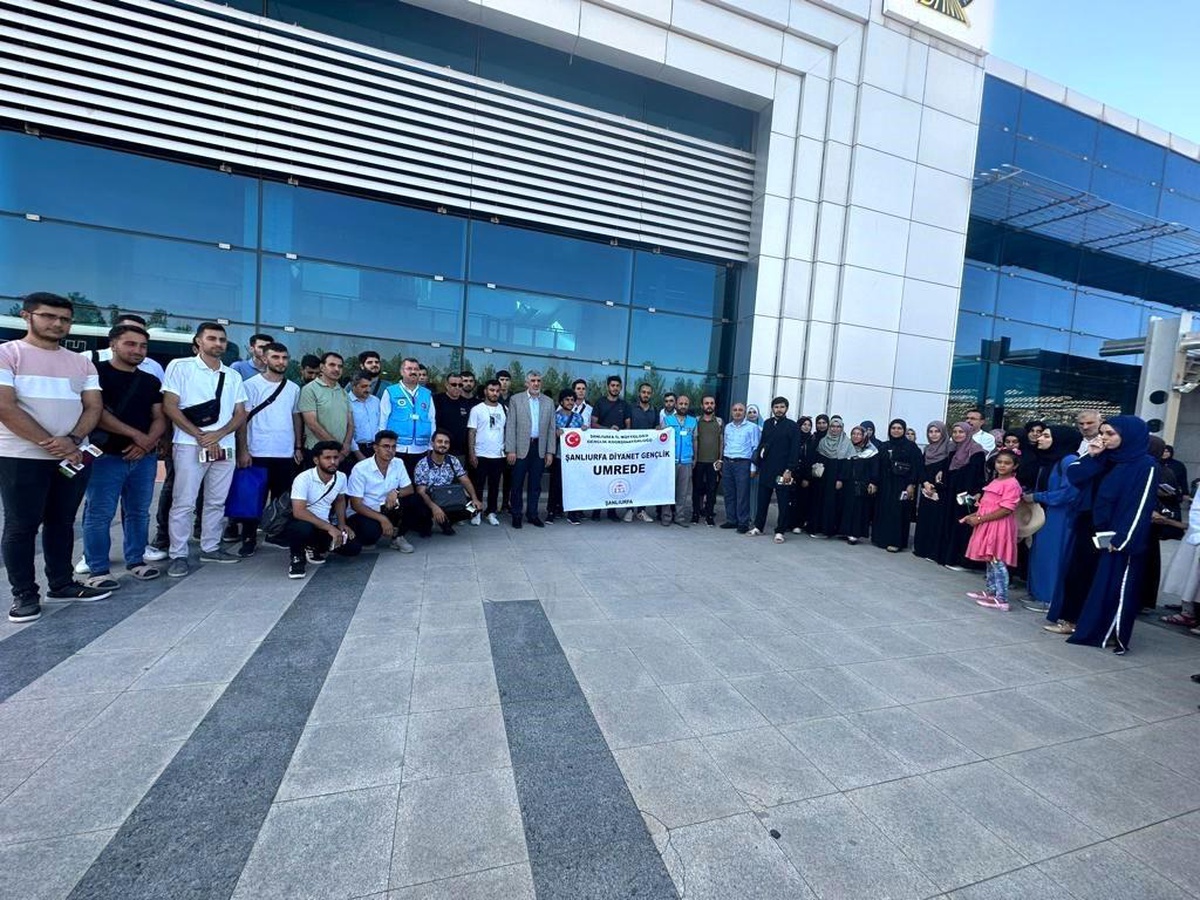 Şanlıurfa\'dan Umreye Uğurlanan Öğrenciler Dualarla Yola Çıktı