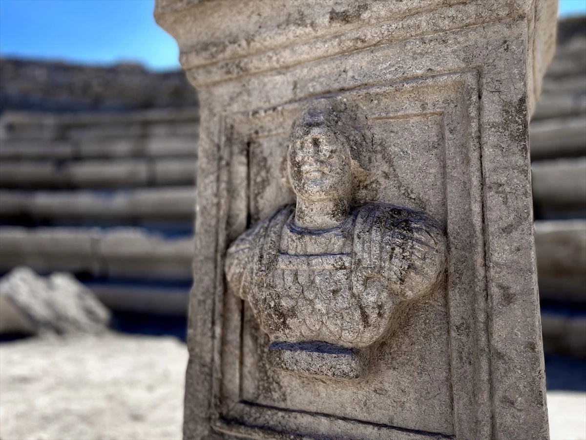 Konya\'da antik tiyatro kazılarında sunak bulundu