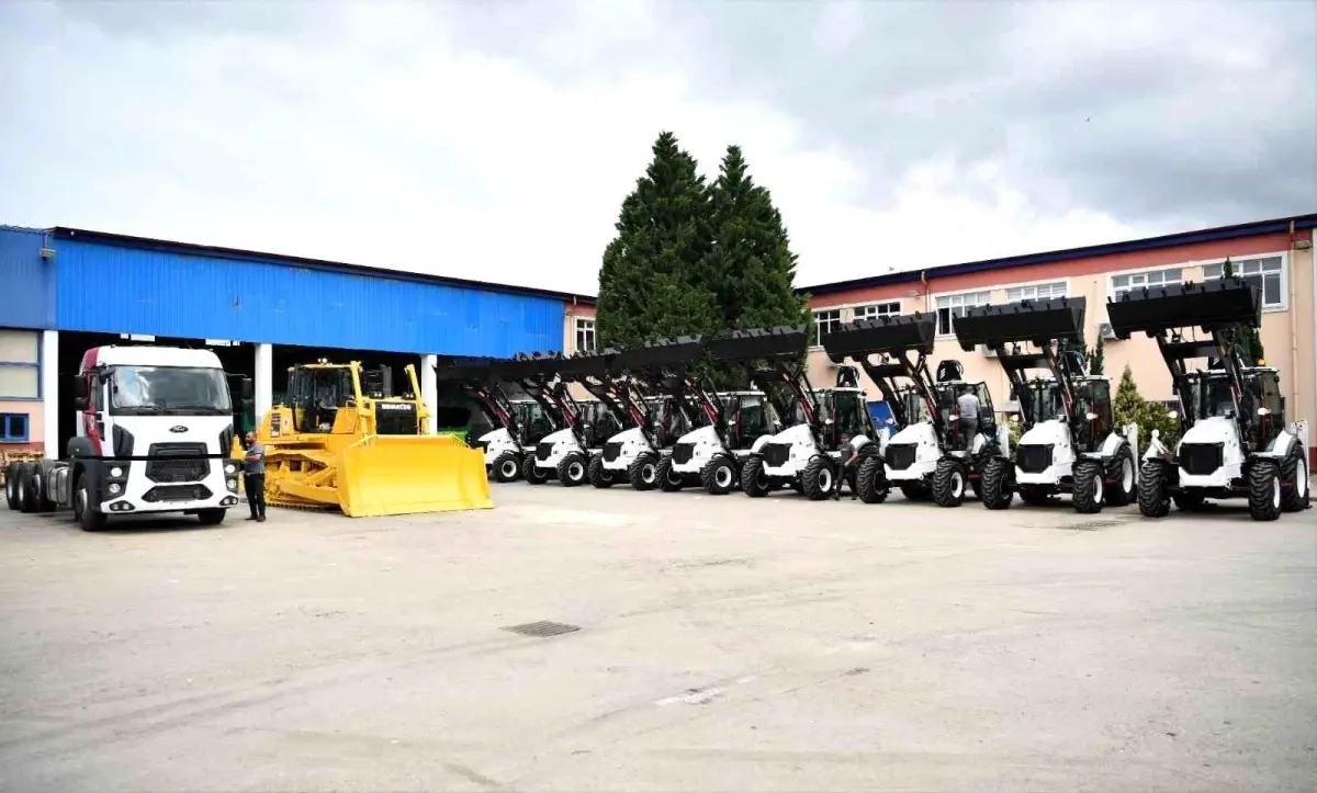 Samsun Büyükşehir Belediyesi İş Makinelerini İlçelere Gönderdi