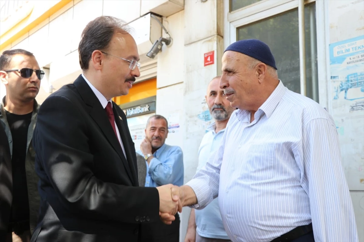 Siirt Valisi ve Belediye Başkan Vekili Kemal Kızılkaya, esnaf ve vatandaşlarla bir araya geldi