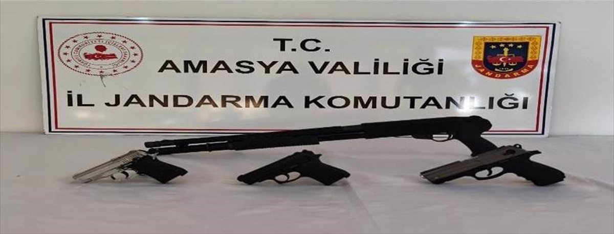 Amasya\'da düğün töreninde 4 ruhsatsız silah ele geçirildi