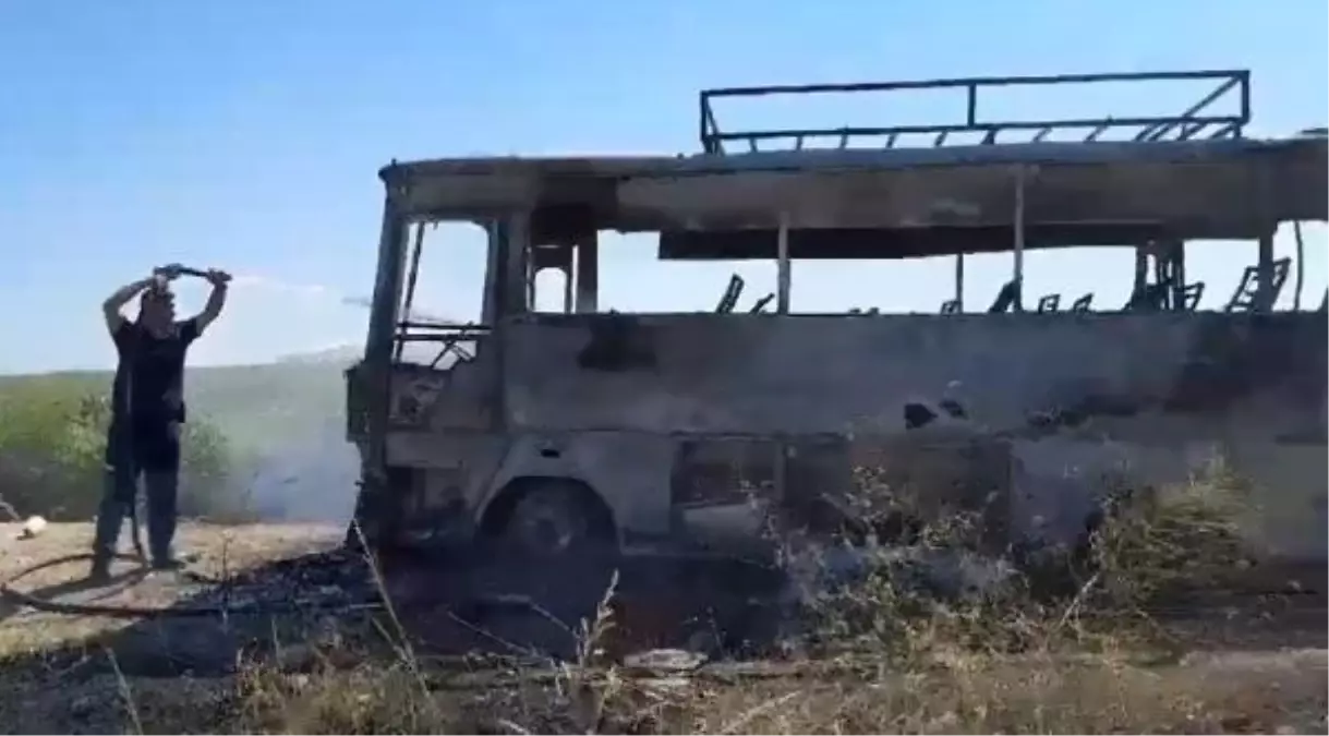 Yabancı Uyruklu Tarım İşçileri Servis Midibüsünü Kundakladı