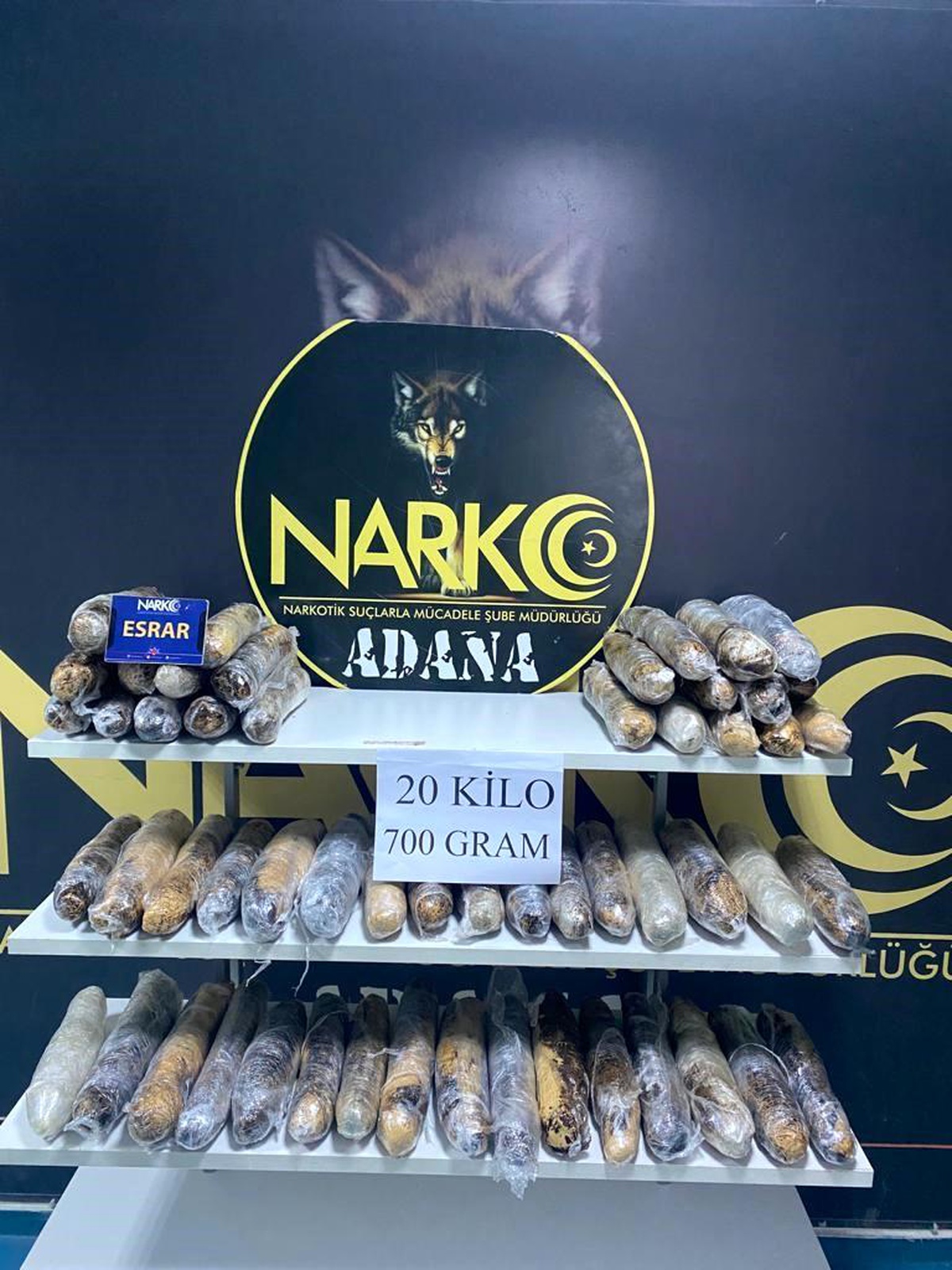 Adana\'da Minibüste 20 Kilo 700 Gram Esrar Ele Geçirildi
