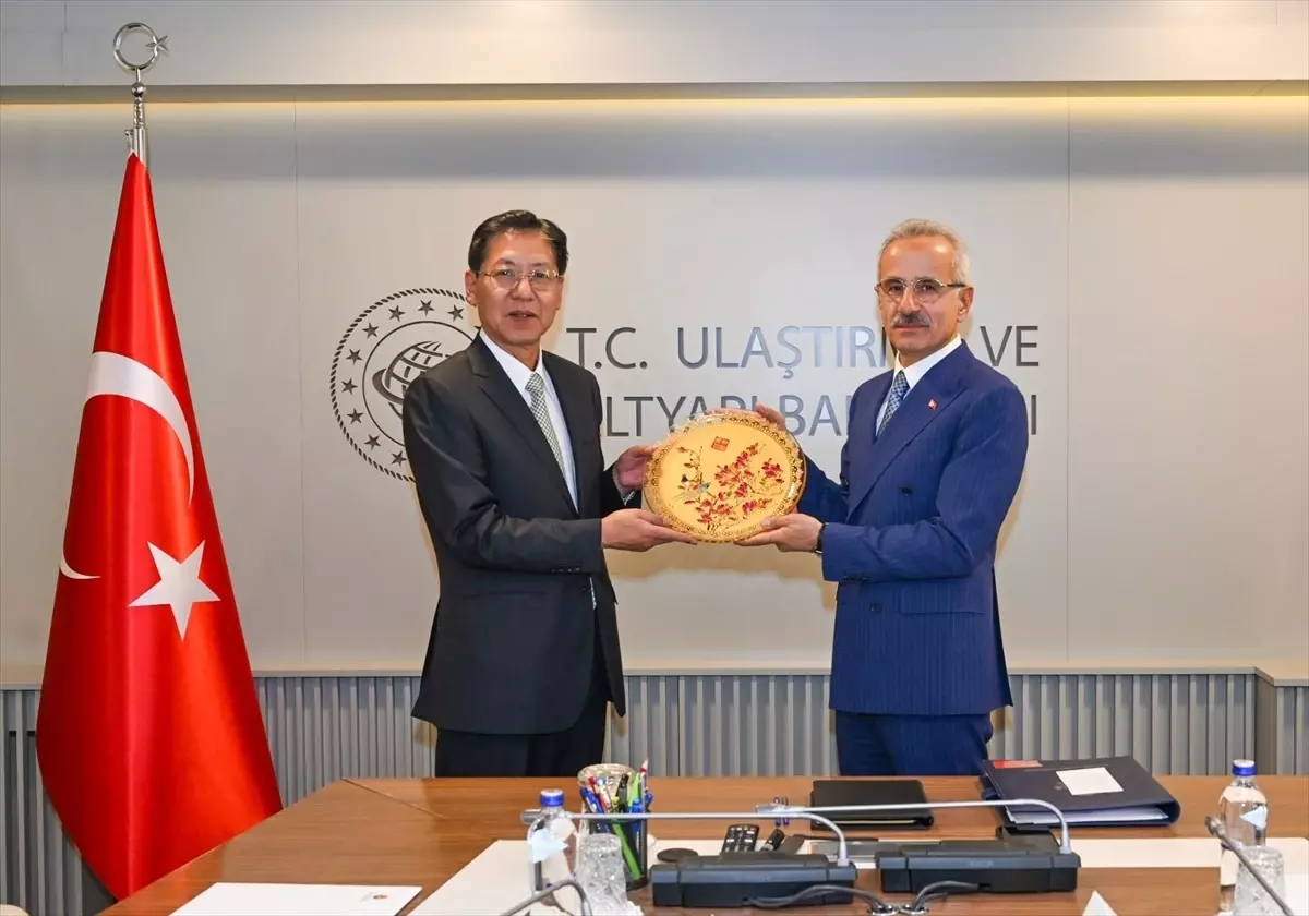 Ulaştırma Bakanı Uraloğlu, Çin Büyükelçisi'ni Kabul Etti