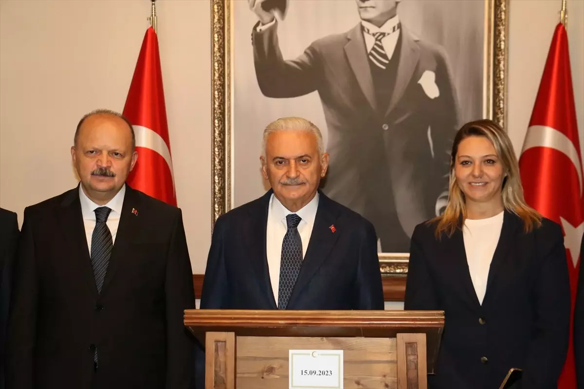 Binali Yıldırım: Ülkemizi Türkiye\'nin Yüzyılı yapmak boynumuzun borcudur