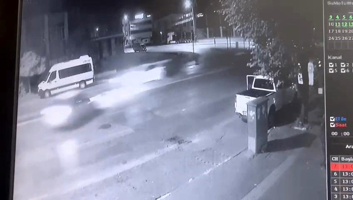 Bursa\'da 2 araç kafa kafaya çarpıştı, 2 kişi yaralandı