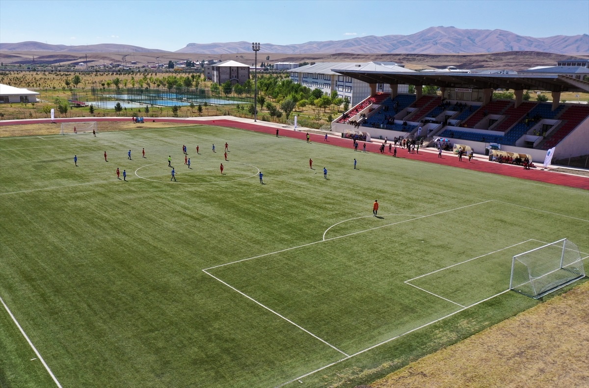 Depremzedelerin Moral Bulduğu Futbol Turnuvası