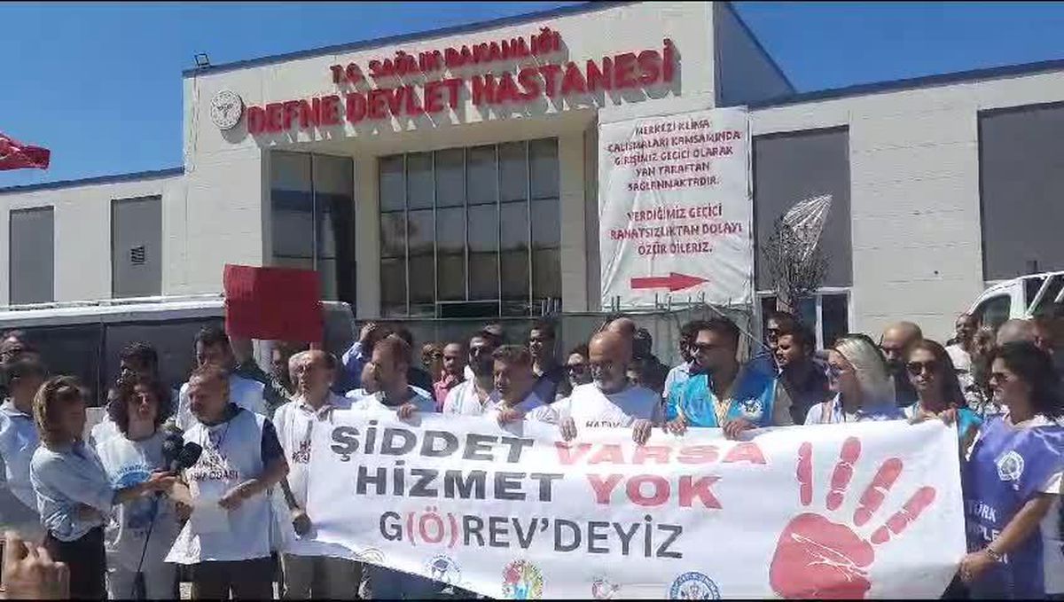 Hatay\'da Sağlık Emek Meslek Örgütleri Sağlıkta Şiddeti Protesto Etti