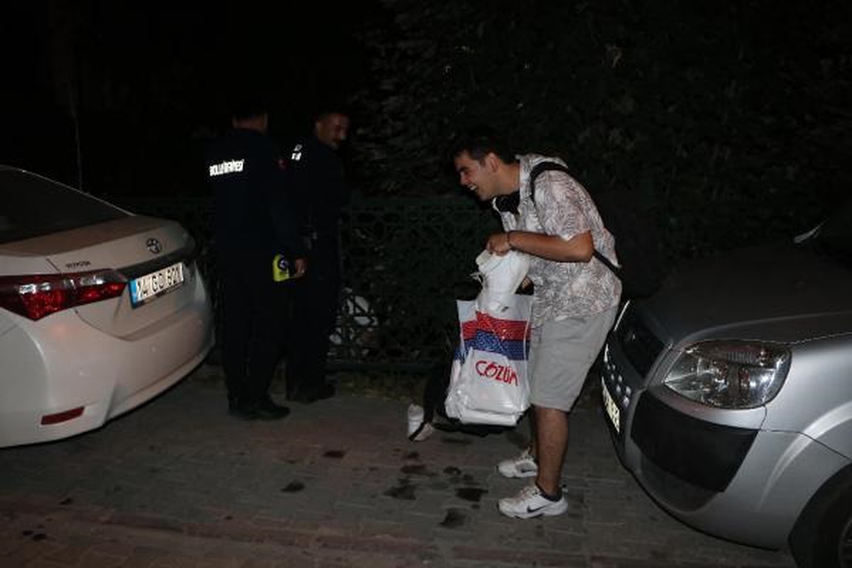 Dereye düşen gözlüğü almak isterken mahsur kaldı