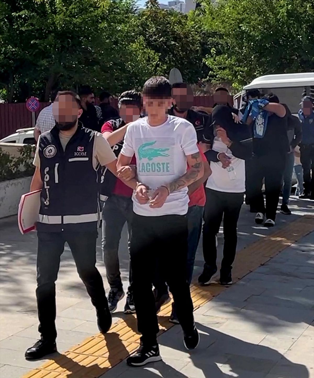 Elazığ\'da Kaçak Silah, Uyuşturucu ve Sahte Para Operasyonunda 2 Tutuklama