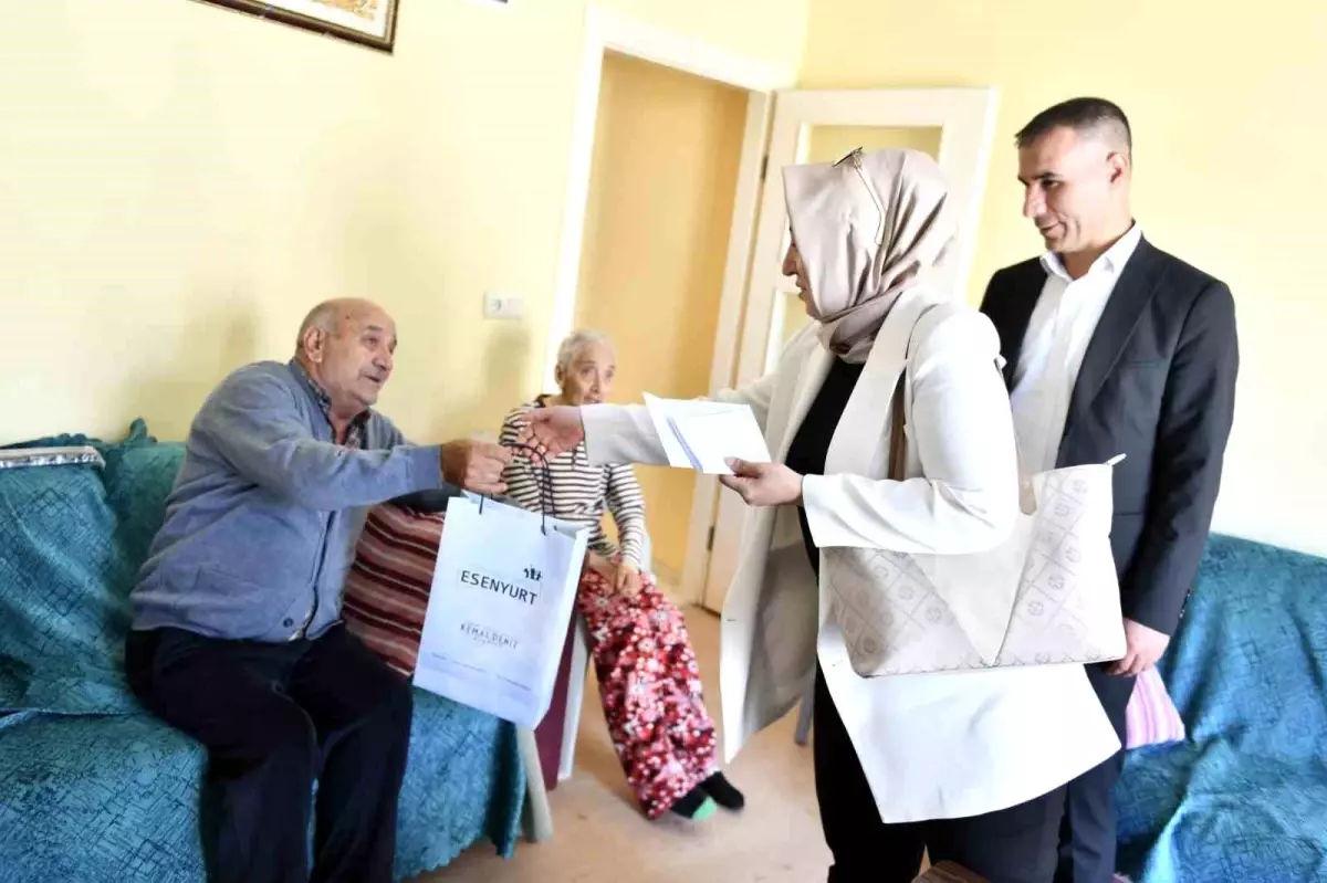 Esenyurt Belediyesi Engelli ve Yaşlı Vatandaşları Evlerinde Ziyaret Ediyor