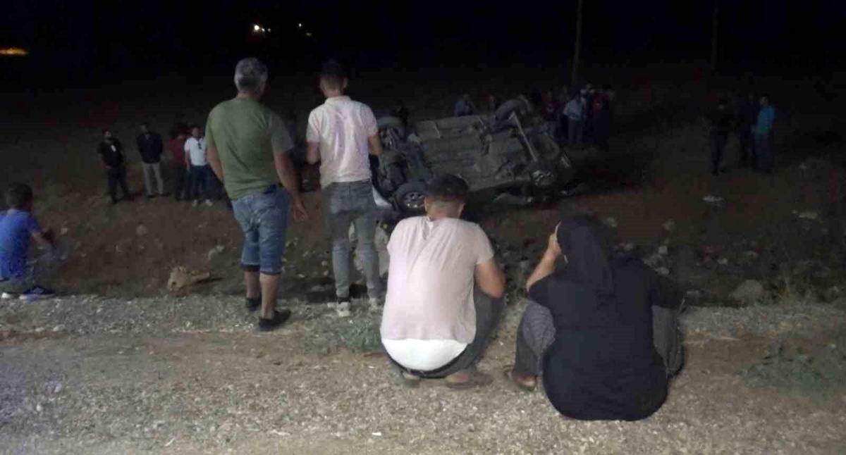 Gaziantep\'te eşini hastaneye götürürken kaza yaptı: 1 ölü, 3 yaralı