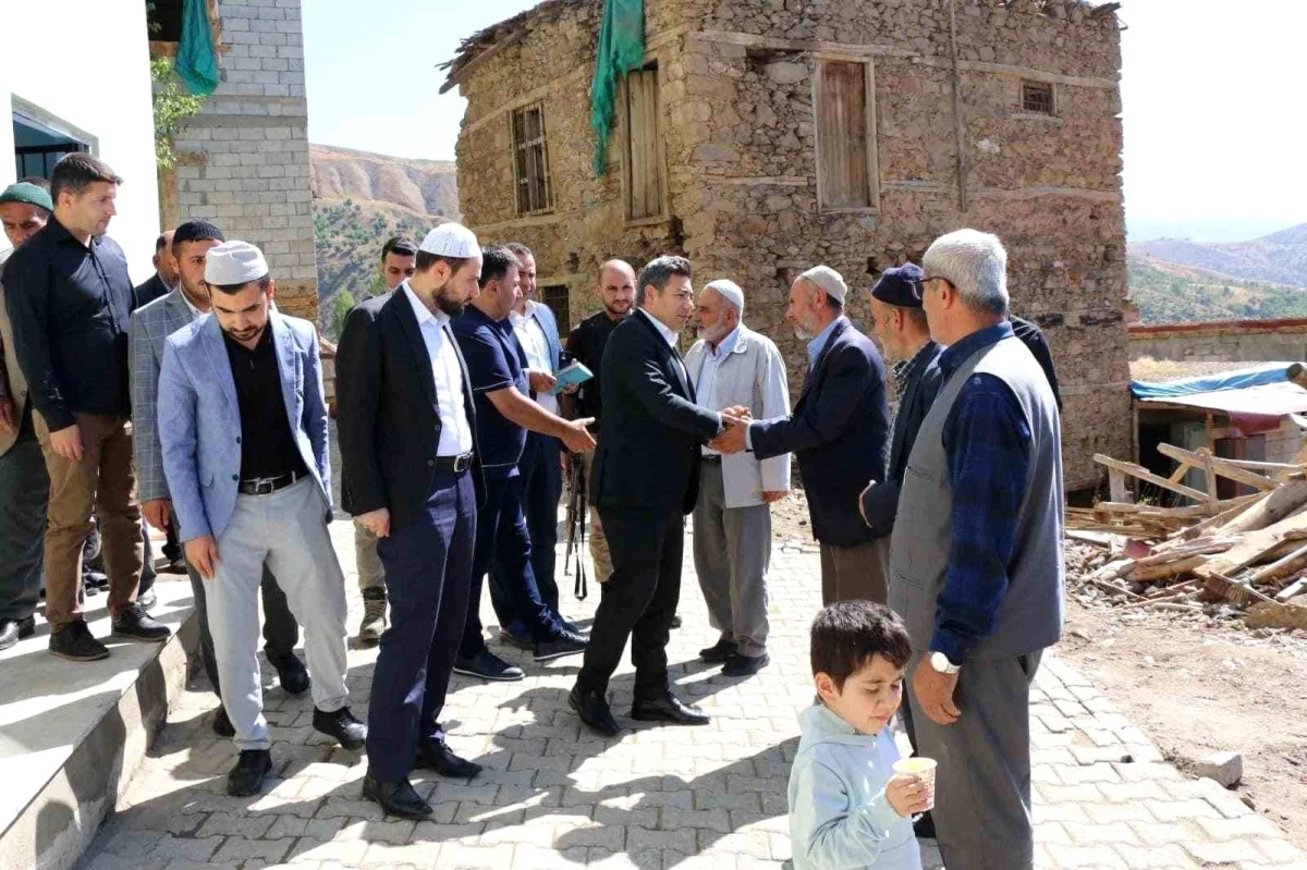 Bitlis\'te Hayırseverlerin Katkılarıyla Akşar Köyü Camisi Açıldı