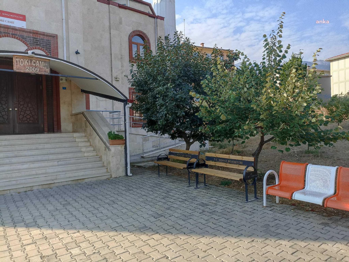 Honaz Belediyesi Oturma Banklarıyla Halkın Beğenisini Kazandı