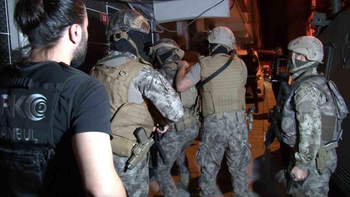 İstanbul\'da Uyuşturucu Tacirlerine Operasyon: Çok Sayıda Şüpheli Gözaltına Alındı