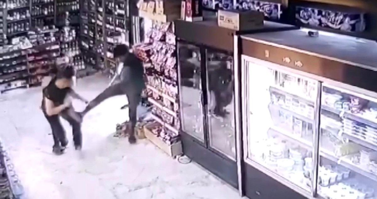 Kartal\'da Bıçaklı Sopalı Kavga: 4 Kişi Yaralandı