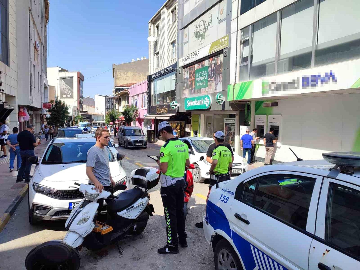 Keşan\'da Motosikletlere Yönelik Uygulamada 38 Sürücüye 101 Bin 579 TL Cezai İşlem Uygulandı
