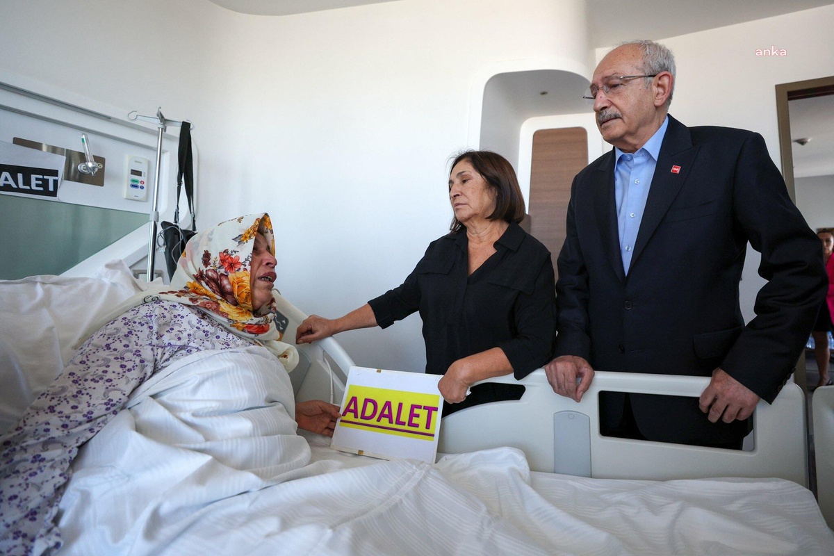 CHP Genel Başkanı Kılıçdaroğlu, hastanede tedavi gören Emine Şenyaşar\'ı ziyaret etti