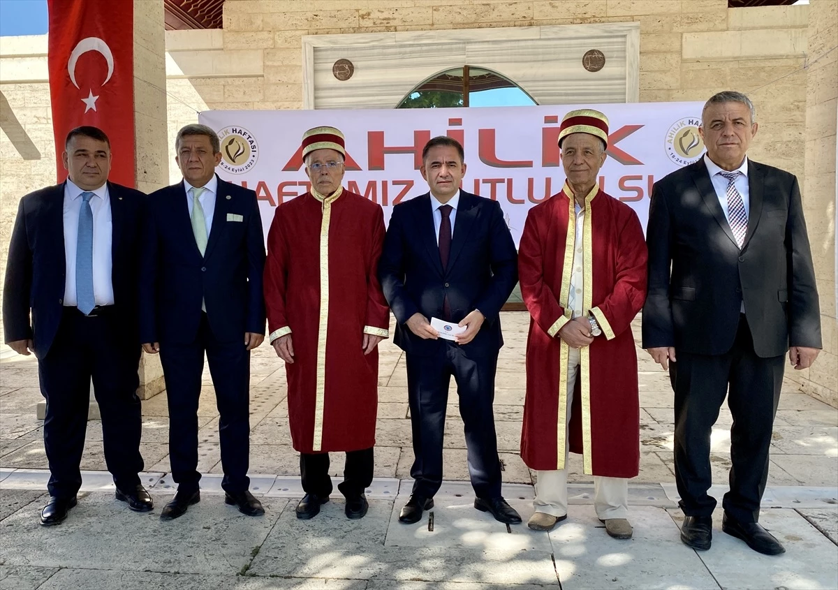 Kırşehir Valisi Hüdayar Mete Buhara, Ahilik Haftası etkinliklerine davet etti