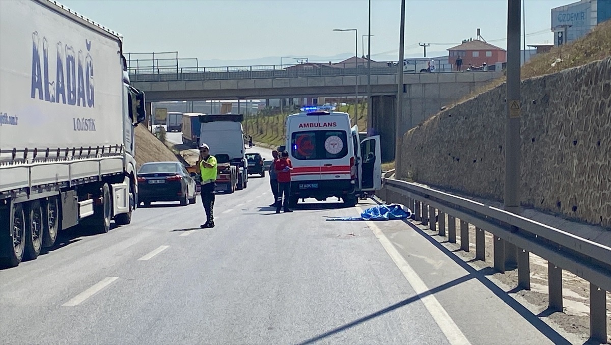 Gebze\'de motosikletli kurye hayatını kaybetti, kaçan kamyon sürücüsü yakalandı
